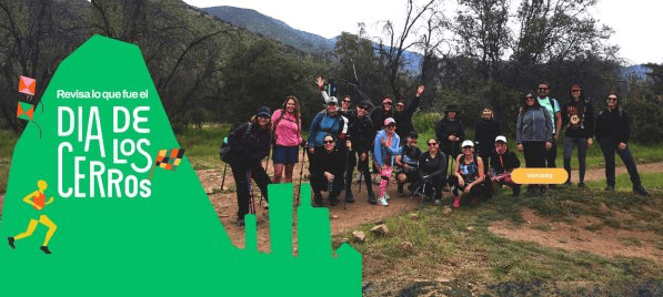 Personas posando para una foto en el día de los cerros