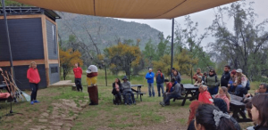 Grupos de voluntarios en actividad de prevención de incendios forestales y autocuidado