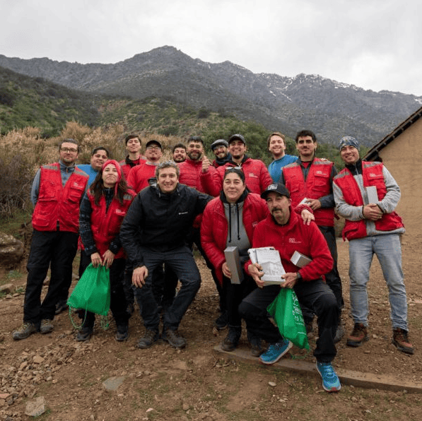 Grupo de guardaparques de parque cordillera