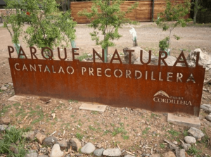 Cartel con nombre del Parque Natural Cantalao