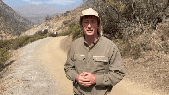 José Pedro Guilisasti hablando sobre las zanjas de infiltración por el día del agua en Parque Cordillera